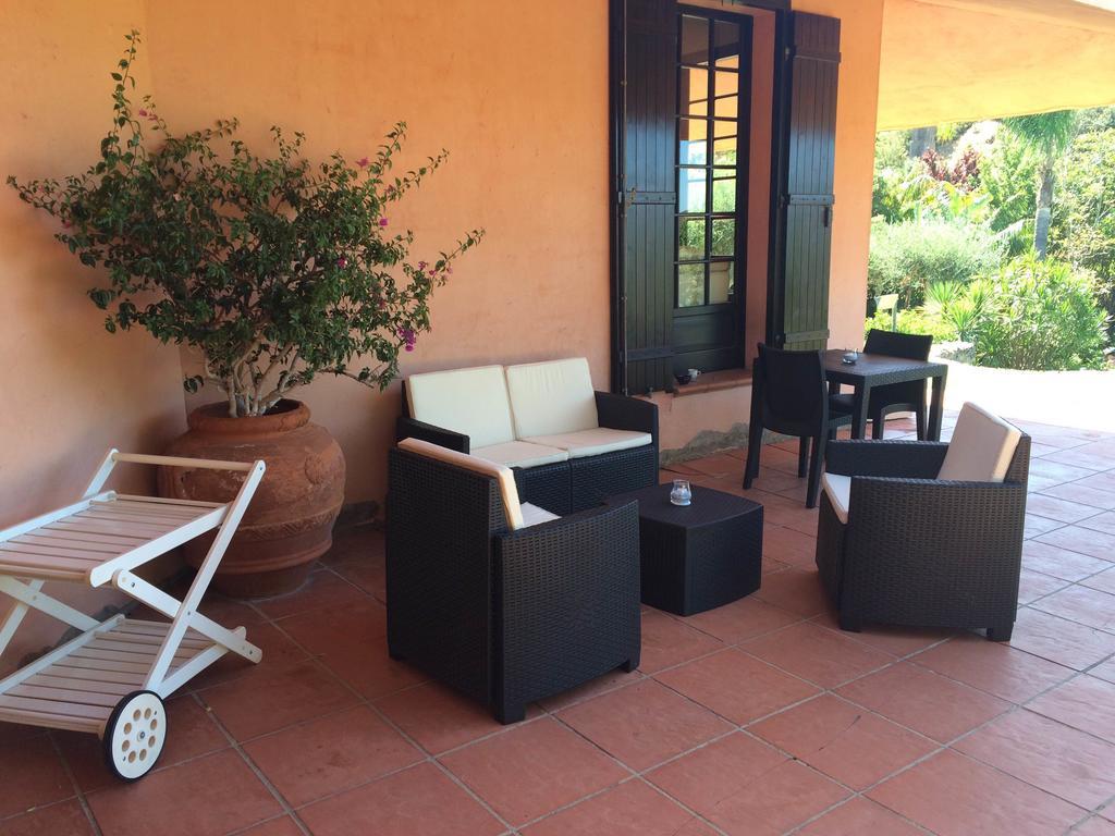 A Casa Di Angela B&B Carbonia Bagian luar foto
